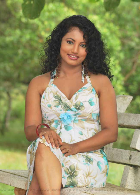Sri Lankan Hot Actress New Photos
